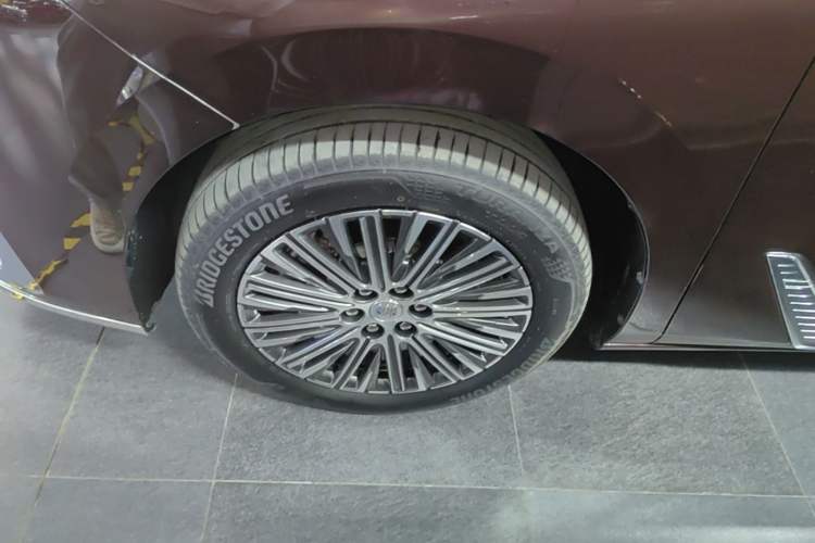 Used Buick GL8 New Energy 2024 Lu Zun Deluxe Edition 7-Seater Left Front Wheel Hub