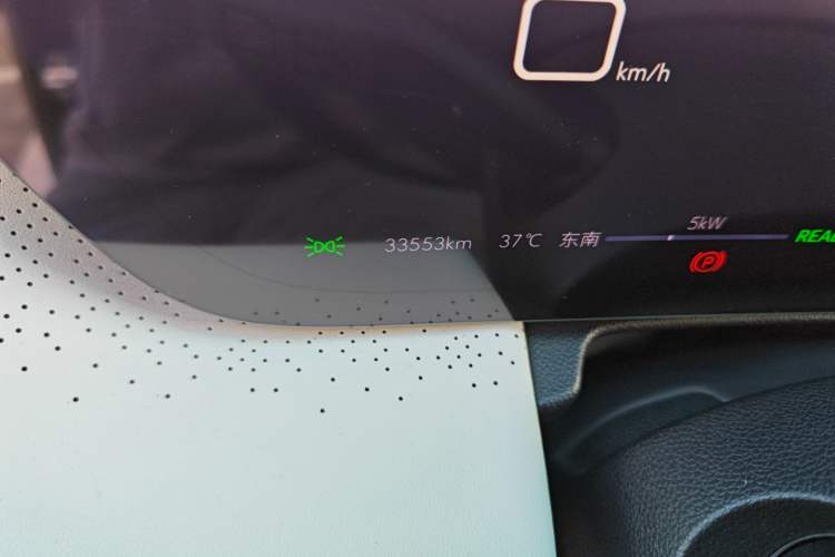 Used Buick GL8 New Energy 2024 Lu Zun Smart Edition 7-Seater Odometer Close Up