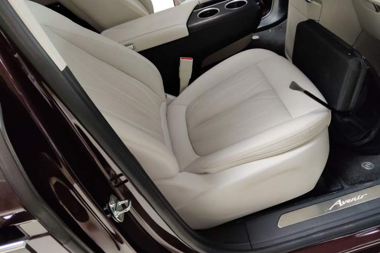 Used Buick GL8 New Energy 2024 Lu Zun Smart Edition 7-Seater Right Front Seat