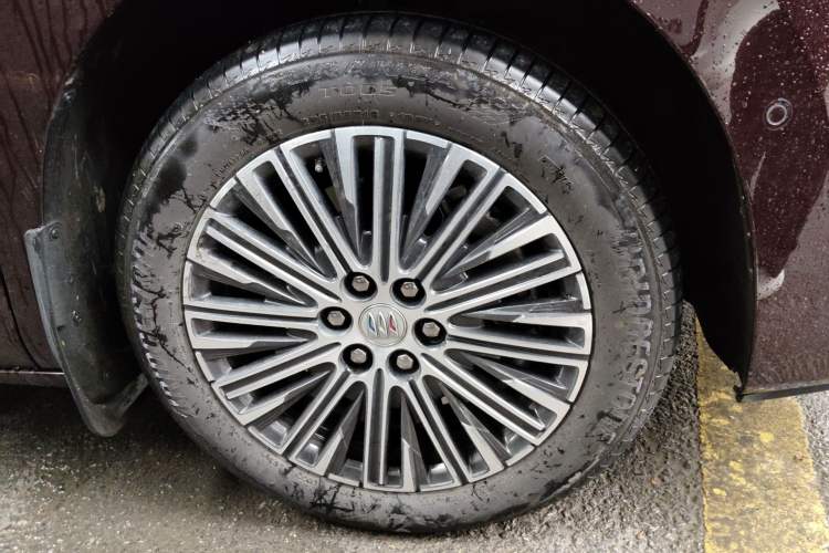 Used Buick GL8 New Energy 2024 Lu Zun Luxury Edition 7-Seater Right Front Wheel Hub