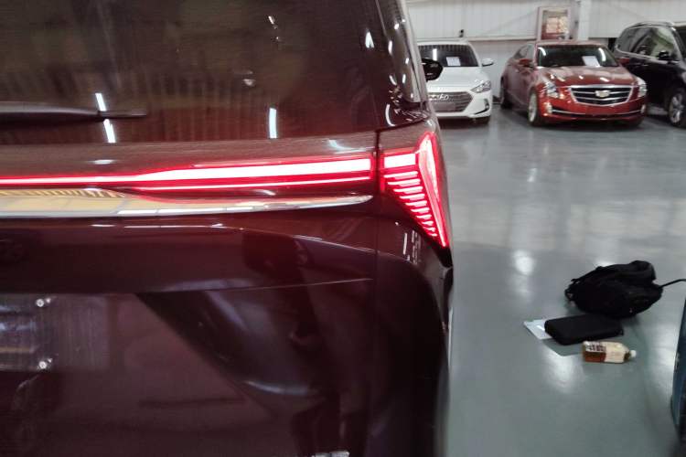 Used Buick GL8 New Energy 2024 Lu Zun Smart Edition 7-Seater Right Rear Taillight