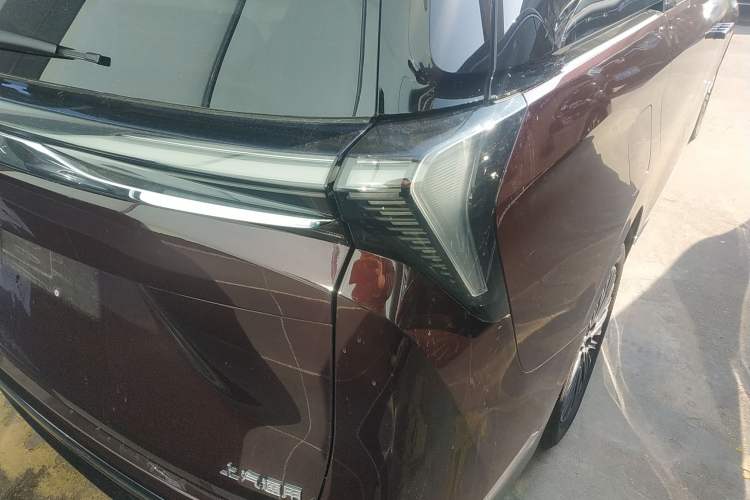 Used Buick GL8 New Energy 2024 Lu Zun Smart Edition 7-Seater Right Rear Taillight