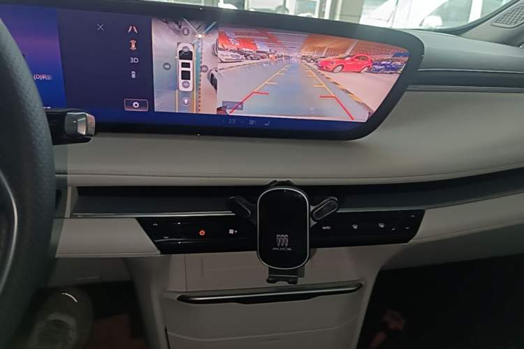 Used Buick GL8 New Energy 2024 Lu Zun Deluxe Edition 7-Seater Audio And AC Panel