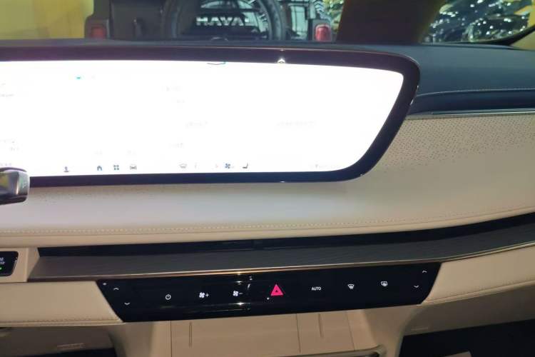 Used Buick GL8 New Energy 2024 Lu Zun Luxury Edition 6-Seater Audio And AC Panel
