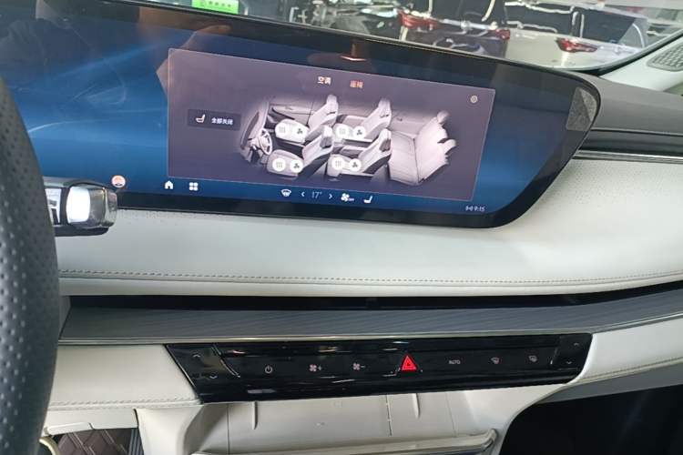 Used Buick GL8 New Energy 2024 Lu Zun Deluxe Edition 7-Seater Audio And AC Panel
