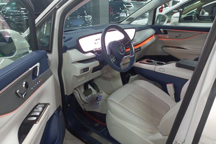 Used Buick GL8 New Energy 2024 Lu Zun Luxury Edition 6-Seater Driver Seat