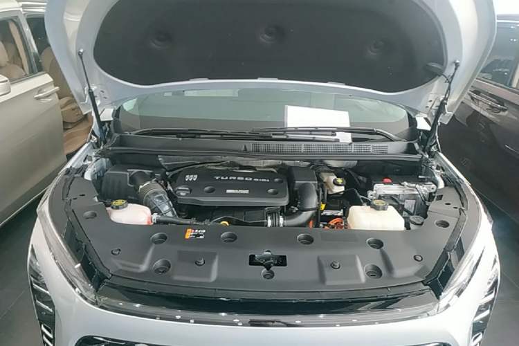 Used Buick GL8 New Energy 2024 Lu Zun Deluxe Edition 7-Seater Engine Bay