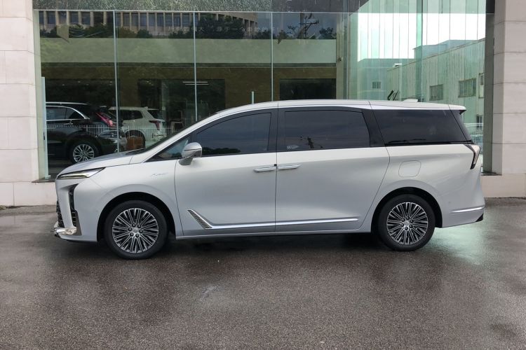 Used Buick GL8 New Energy 2024 Lu Zun Luxury Edition 7-Seater Exterior 3