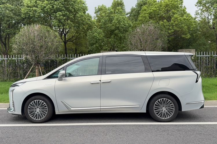 Used Buick GL8 New Energy 2024 Lu Zun Luxury Edition 7-Seater Exterior 9