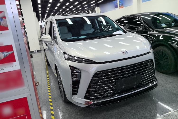 Used Buick GL8 New Energy 2024 Lu Zun Deluxe Edition 7-Seater Front Right 45 Deg