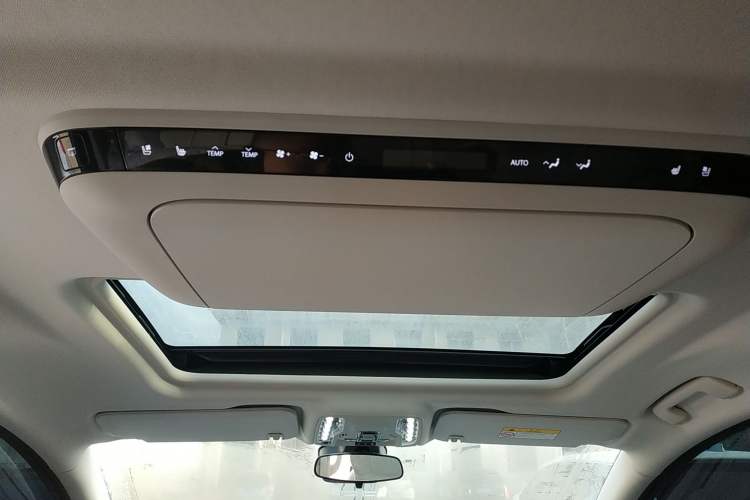 Used Buick GL8 New Energy 2024 Lu Zun Smart Edition 7-Seater Headliner