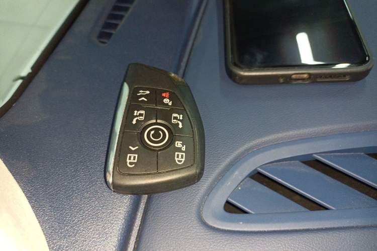 Used Buick GL8 New Energy 2024 Lu Zun Luxury Edition 6-Seater Interior 1