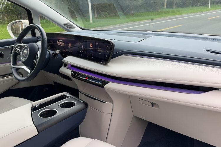 Used Buick GL8 New Energy 2024 Lu Zun Luxury Edition 7-Seater Interior 11