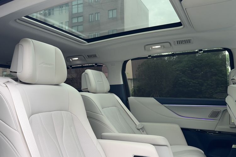 Used Buick GL8 New Energy 2024 Lu Zun Luxury Edition 7-Seater Interior 13
