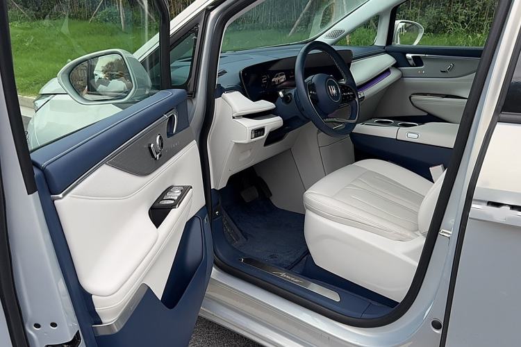 Used Buick GL8 New Energy 2024 Lu Zun Luxury Edition 7-Seater Interior 2