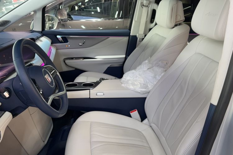 Used Buick GL8 New Energy 2024 Lu Zun Luxury Edition 7-Seater Interior 2