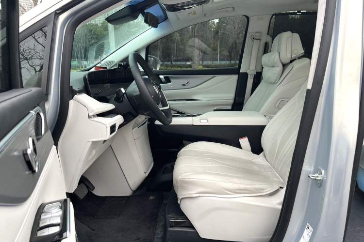 Used Buick GL8 New Energy 2024 Lu Zun Luxury Edition 7-Seater Interior 3