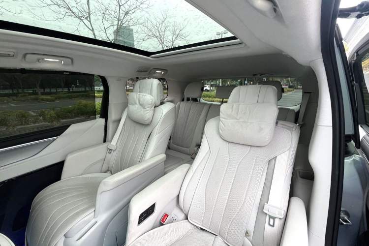 Used Buick GL8 New Energy 2024 Lu Zun Luxury Edition 7-Seater Interior 4