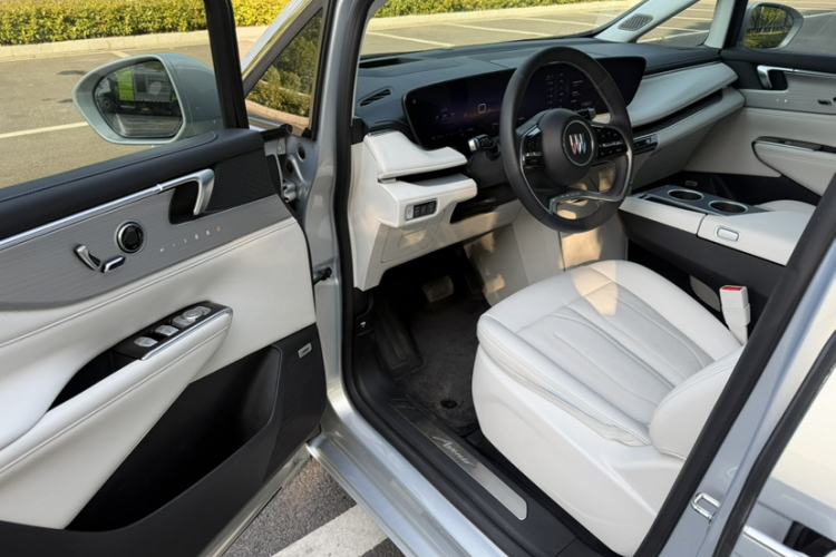 Used Buick GL8 New Energy 2024 Lu Zun Luxury Edition 7-Seater Interior 4