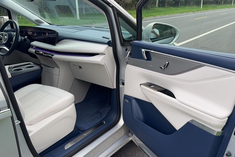 Used Buick GL8 New Energy 2024 Lu Zun Luxury Edition 7-Seater Interior 9