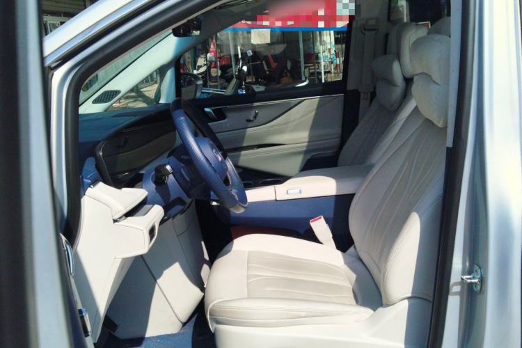 Used Buick GL8 New Energy 2024 Lu Zun Luxury Edition 7-Seater Left Front Seat