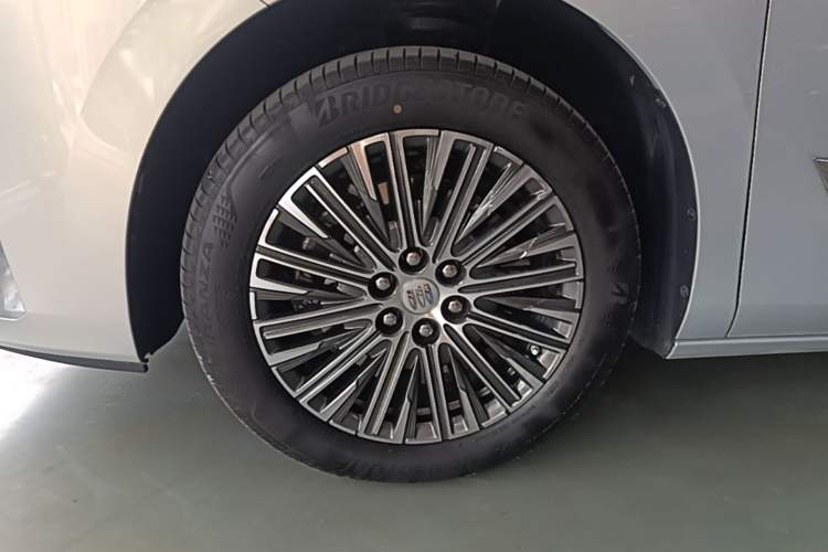 Used Buick GL8 New Energy 2024 Lu Zun Deluxe Edition 7-Seater Left Front Wheel Hub