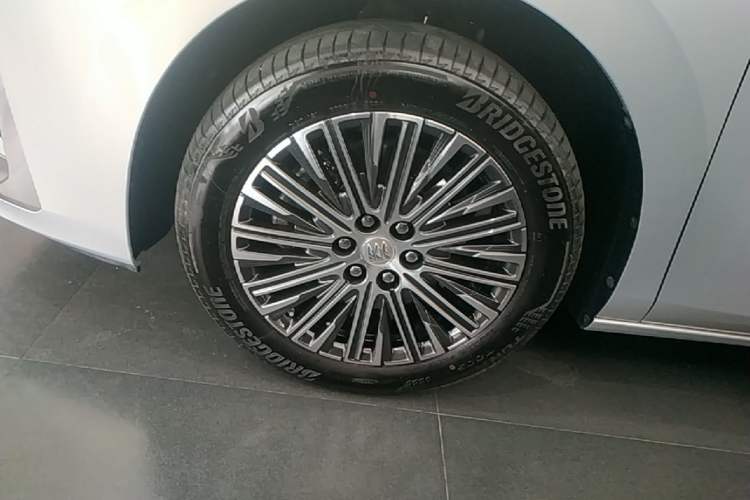 Used Buick GL8 New Energy 2024 Lu Zun Deluxe Edition 7-Seater Left Front Wheel Hub