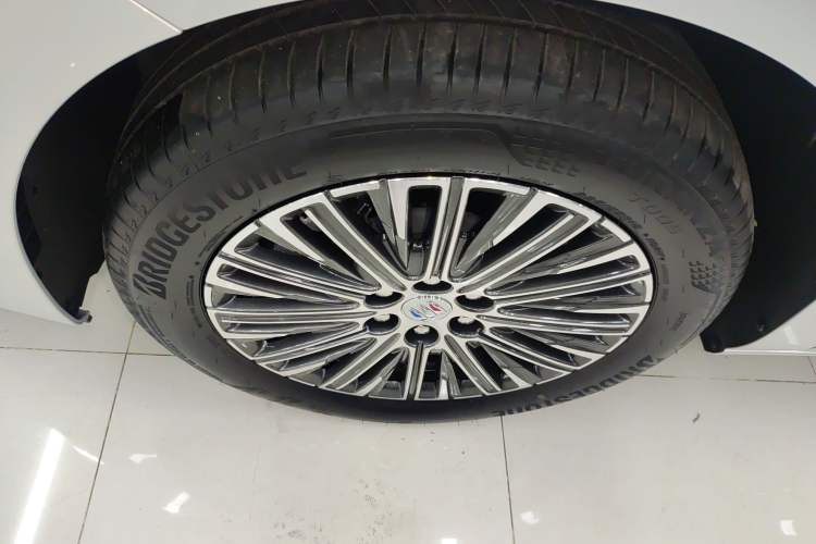 Used Buick GL8 New Energy 2024 Lu Zun Luxury Edition 7-Seater Left Front Wheel Hub