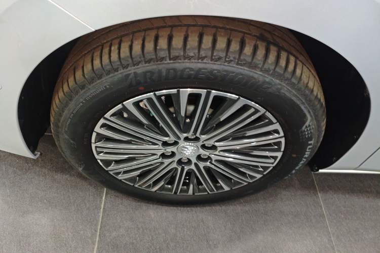 Used Buick GL8 New Energy 2024 Lu Zun Luxury Edition 6-Seater Left Front Wheel Hub