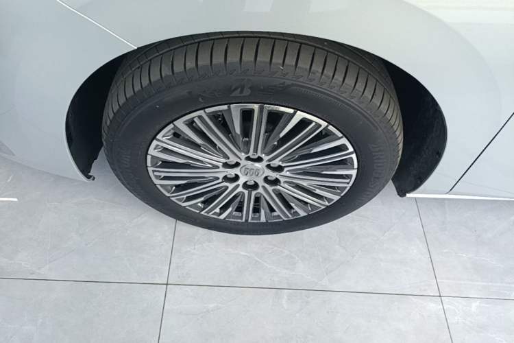 Used Buick GL8 New Energy 2024 Lu Zun Deluxe Edition 7-Seater Left Front Wheel Hub