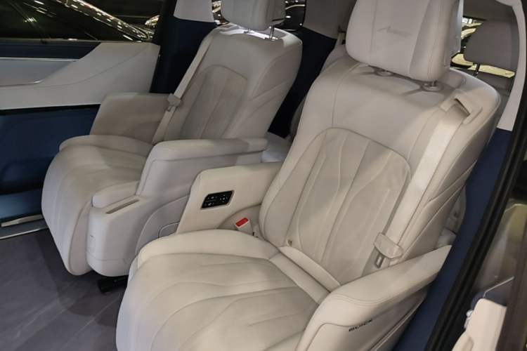 Used Buick GL8 New Energy 2024 Lu Zun Luxury Edition 6-Seater Left Rear Seat