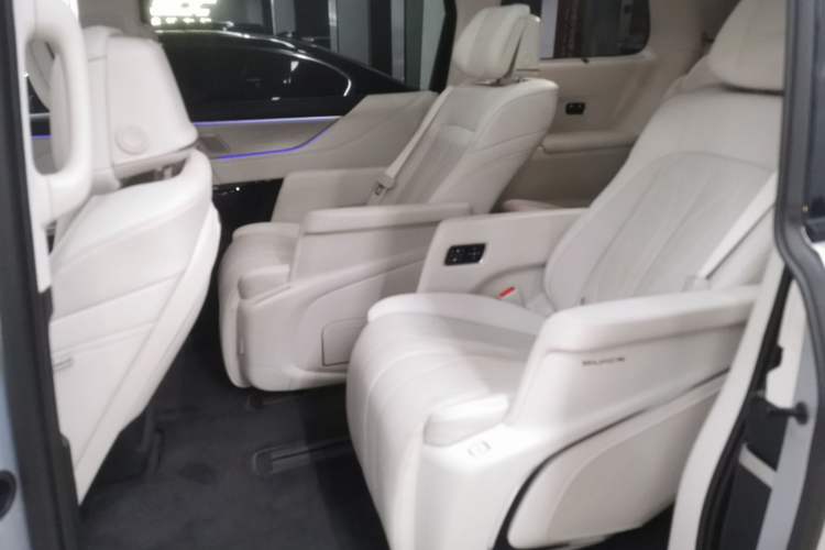 Used Buick GL8 New Energy 2024 Lu Zun Luxury Edition 7-Seater Left Rear Seat