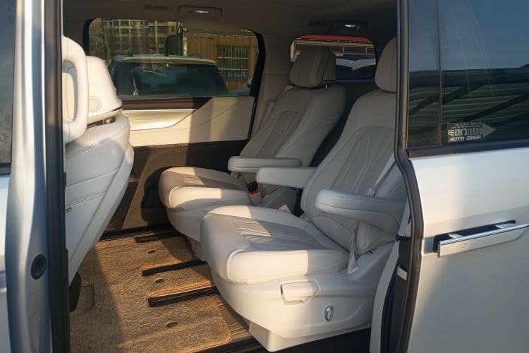Used Buick GL8 New Energy 2024 Lu Zun Luxury Edition 7-Seater Left Rear Seat