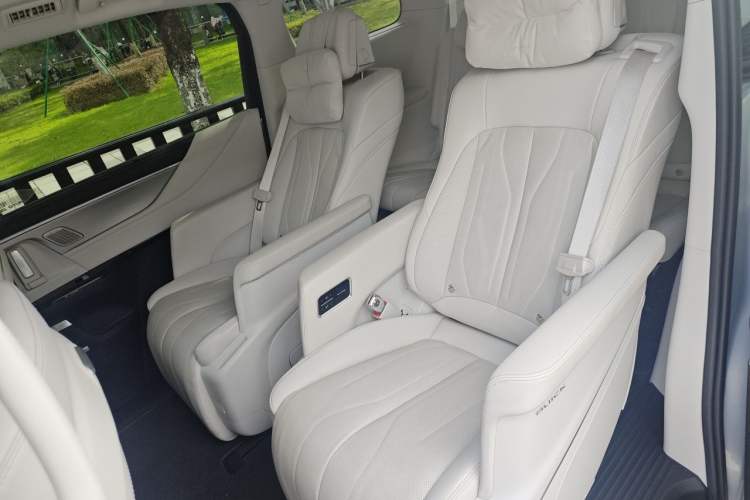 Used Buick GL8 New Energy 2024 Lu Zun Deluxe Edition 7-Seater Left Rear Seat