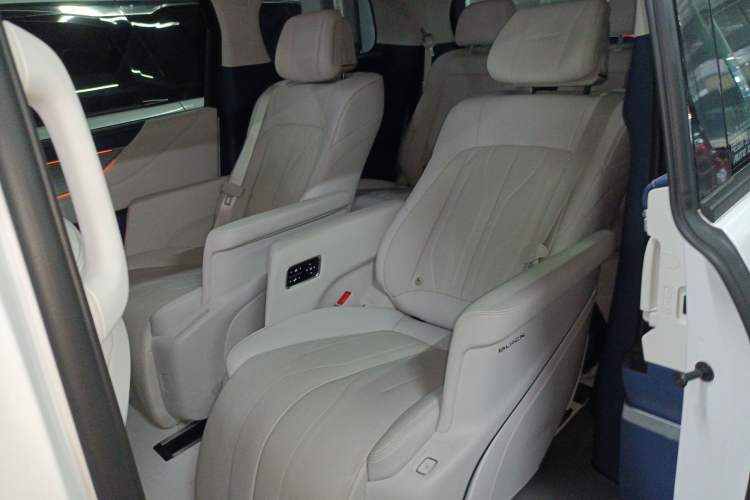 Used Buick GL8 New Energy 2024 Lu Zun Luxury Edition 6-Seater Left Rear Seat