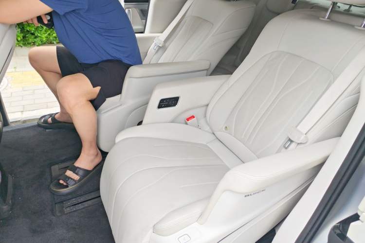 Used Buick GL8 New Energy 2024 Lu Zun Luxury Edition 7-Seater Left Rear Seat