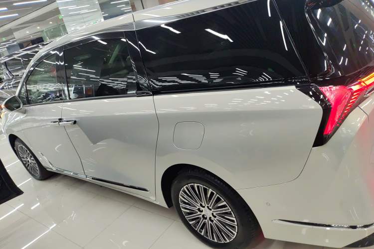 Used Buick GL8 New Energy 2024 Lu Zun Luxury Edition 7-Seater Left Side