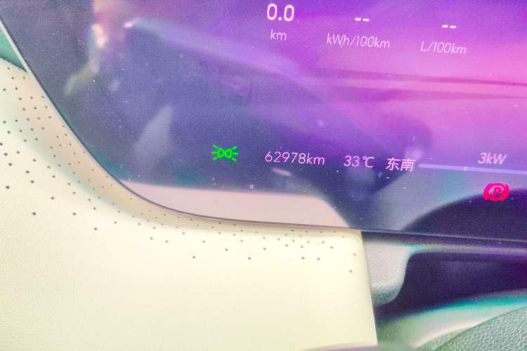 Used Buick GL8 New Energy 2024 Lu Zun Deluxe Edition 7-Seater Odometer Close Up