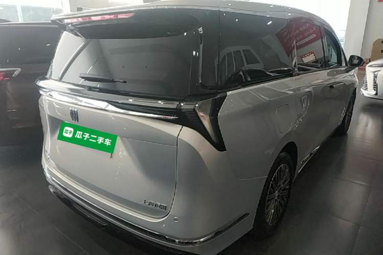 Used Buick GL8 New Energy 2024 Lu Zun Deluxe Edition 7-Seater Rear Right 45 Deg