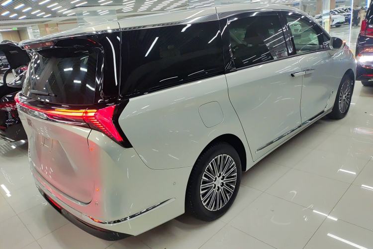 Used Buick GL8 New Energy 2024 Lu Zun Luxury Edition 7-Seater Rear Right 45 Deg