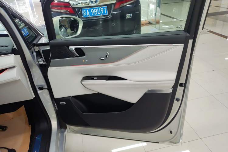 Used Buick GL8 New Energy 2024 Lu Zun Luxury Edition 7-Seater Right Front Door Interior