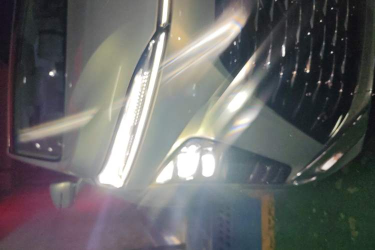 Used Buick GL8 New Energy 2024 Lu Zun Luxury Edition 7-Seater Right Front Headlight