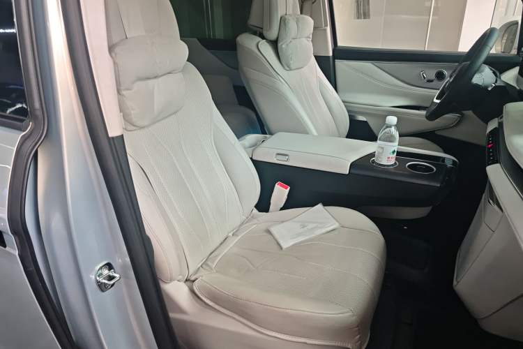 Used Buick GL8 New Energy 2024 Lu Zun Luxury Edition 7-Seater Right Front Seat