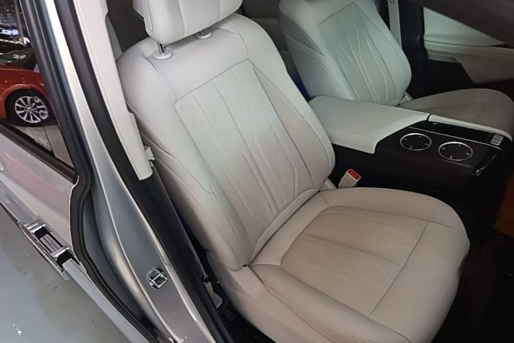 Used Buick GL8 New Energy 2024 Lu Zun Deluxe Edition 7-Seater Right Front Seat