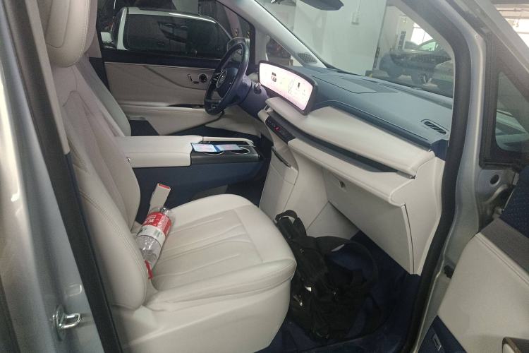 Used Buick GL8 New Energy 2024 Lu Zun Luxury Edition 7-Seater Right Front Seat