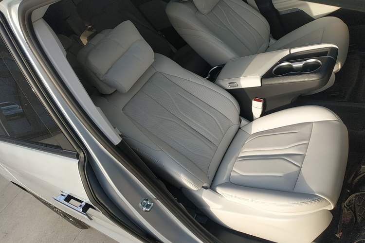 Used Buick GL8 New Energy 2024 Lu Zun Smart Edition 7-Seater Right Front Seat
