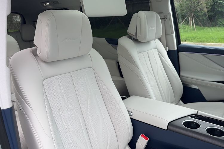 Used Buick GL8 New Energy 2024 Lu Zun Luxury Edition 7-Seater Right Front Seat
