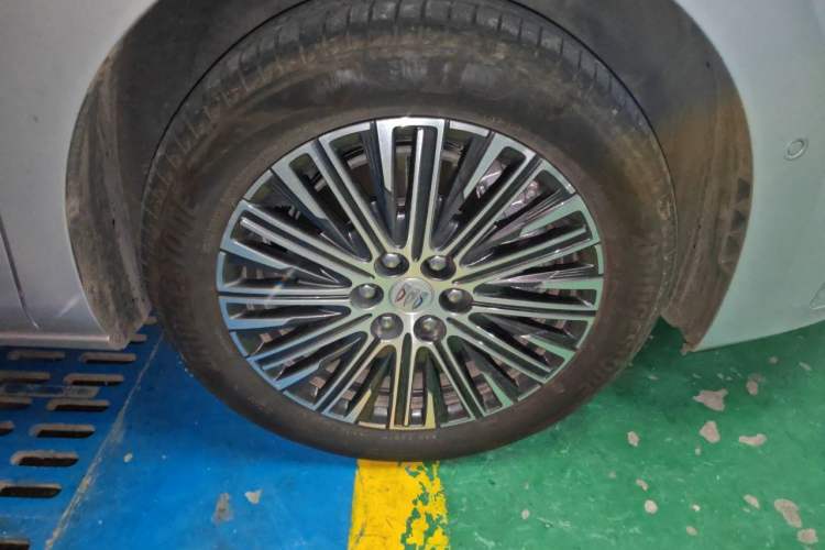 Used Buick GL8 New Energy 2024 Lu Zun Luxury Edition 7-Seater Right Front Wheel Hub