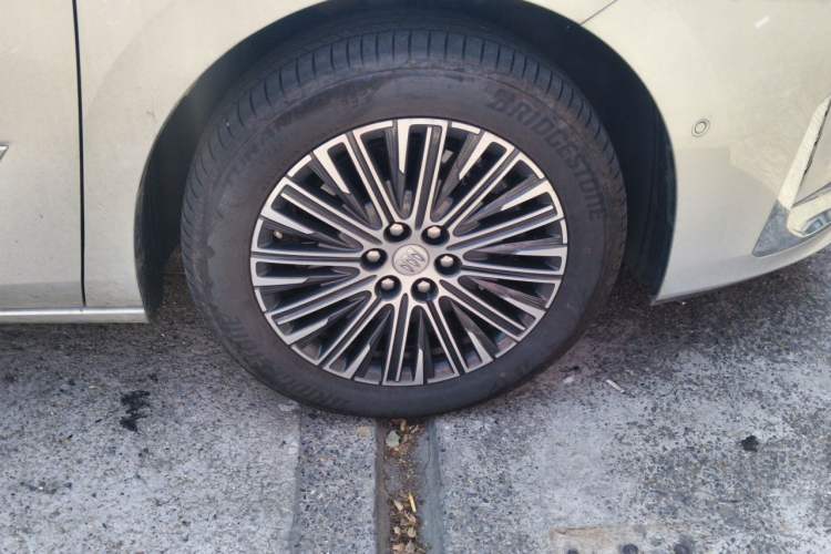Used Buick GL8 New Energy 2024 Lu Zun Luxury Edition 7-Seater Right Front Wheel Hub