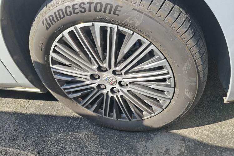 Used Buick GL8 New Energy 2024 Lu Zun Luxury Edition 7-Seater Right Front Wheel Hub